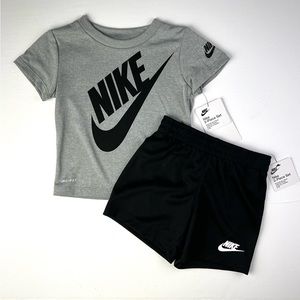 Nike Infants Toddler 2 Pc Set TShirt & Shorts Boy’s Sz 24M